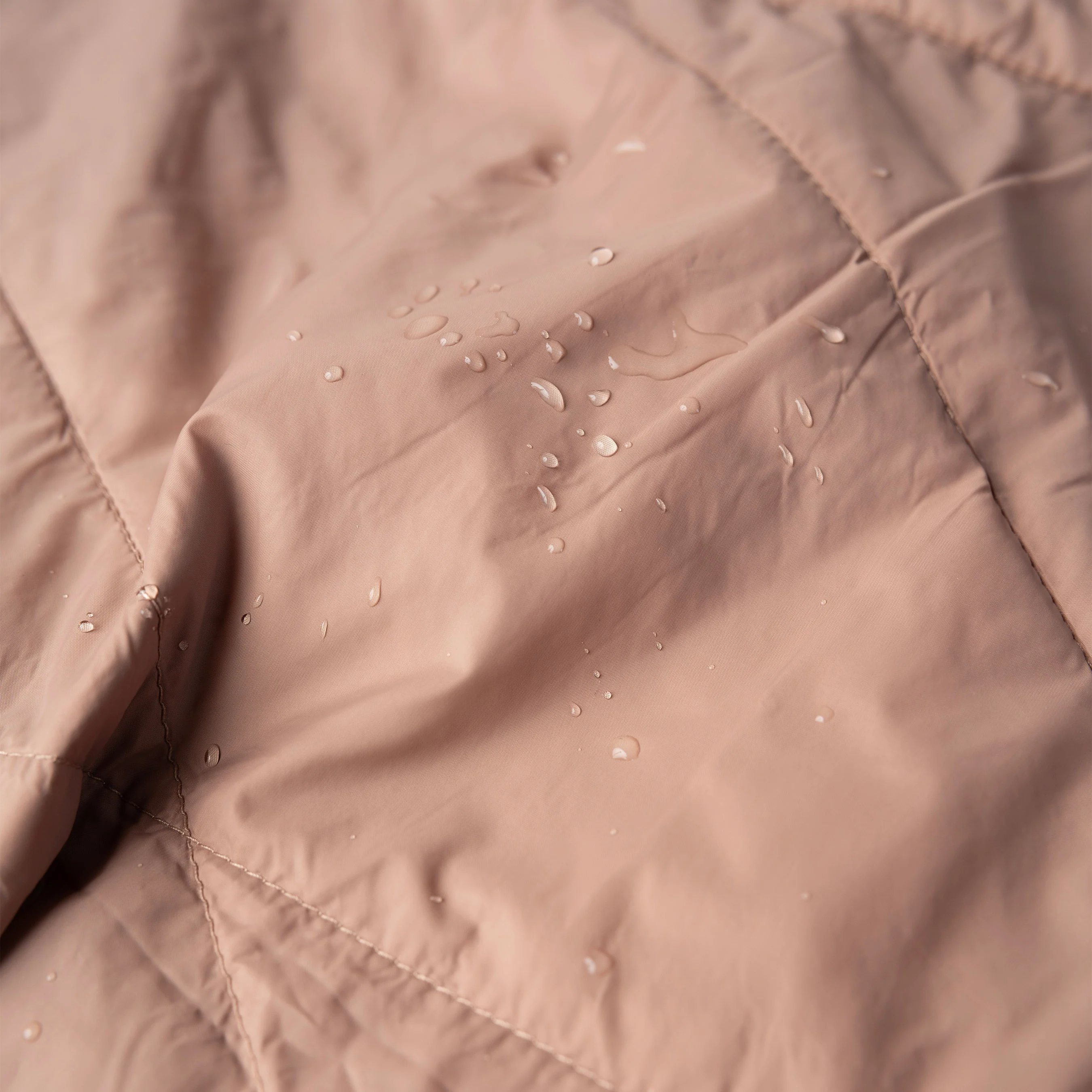 Layover™ Blanket Quartz - Image 9